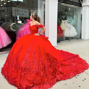 Shinny Luxury Quinceanera Elbiseler Balyoyu Omuzdan Kılıflar Quince Elbiseler Prenses Boncuk İnci Aplikleri Dantel ve Katmanlı Trenle Resmi Elbise