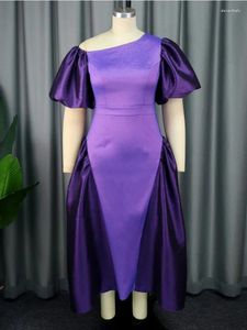 カジュアルドレスプラス女性のためのサイズのサイズのふくらんでいるドレスフォーマル光沢のある紫色のトーンワンショルダーパフスリーブサマーパーティークラブイブニング衣装ボール