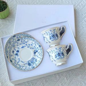 Coppe Saucers European Bone China Lovers Coffee Cups Set House Home Pastoral pomeriggio Tavolo da tavolo di fascia alta Gifts Italian Gifts tazze