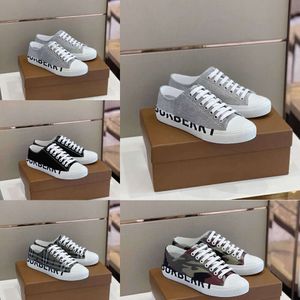 Top Bayberry Designers Sneakers Drukuj Trenerka Mężczyźni kobiety B22 Casual Buty Platforma Trenery Paspase Sneaker Drukowane napisy Plaid Vintage Women Buty 788