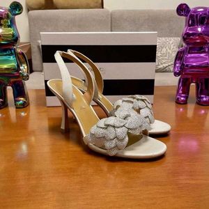 Sandaler Rhinestone Decoration Top Designer High Heels Wedding Sexig fotled Rem Riktigt läder Sole Sandal Crystal Stiletto Heel Womens Shoes Slipper