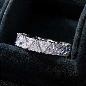 2st bröllopsringar Huitan Luxury Wedding Band Promise Rings for Women Unique Triangle Cubic Zirconia Design Top Quality New Trendy Jewelry Dropship