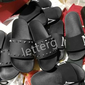 New Fashion Designer Women's Men Slides Ladies Beach Slippers Rivet Stud Slippers Non-Slip Men Casual Non-Slip Rubber Slides Flip Flops Size 36-45