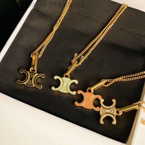 Designerin Celiene Halskette Triumphhalnschild Cel Neue klassische Halskette hochgradige Internet -Promi kleine Duft Windanhänger Halskette für Frauen