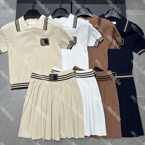 Designerinnen Strickröcke Set luxuriöse Buchstaben gestreifte Tees Falten -Rock -Outfit elegante lässige tägliche Frau Strickhemd Kleid Kleides Set Kleider