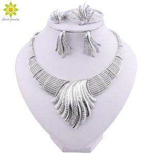 Exquisito Dubai Silver Color Jewelry Set Nigerian Wedding Woman Accessori Set di gioielli africani Set di gioielli 240320