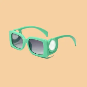 Occhiali da sole opzionali designer adumbrali piccoli lenti rettangolari marroni lenti rosa telaio verde occhiali uv400 sfumature di lusso goggle di lusso con scatola in stile multiplo hg136 c4