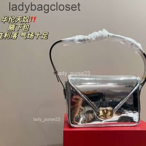 チェーンリトルVBuckle ValentenoショルダーバッグVlogo Lady Miniloco Cowhide Handheld Classic Bags Leather 2024 One New Womens Straddle Fashion Metal Purse Leather R1tf