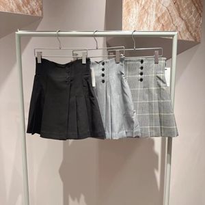 Kuzuwata Autumn Plaid Solid Kolor spódnica wysokiej talii Chic Button Pleted A-Line Slim Fit Faldas Fashion Japońska szata 240318