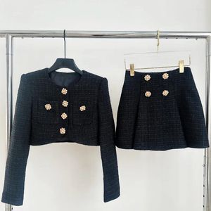 Arbetsklänningar liten doft svart långärmad kappa minikjol tvådelar set runda nack mode diamantknappar franska tweed kvinnor kostym
