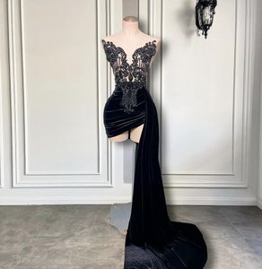 2024 Black Sheer Mesh Crew Neck Beaded Short Cocktail Dresses Women Velvet Ruched Homecoming Gowns Prom Dresses With Side Train 0403