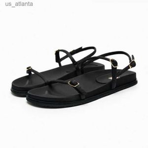 Sandaler Traf New Black Women Sandal Flats Summer Fashion Metal Buckle Straps Flatform Shoes 2024 Casual Pointed Toe For H240403W19X