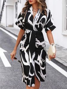 Casual Dresses Summer Fashion Mönster tryckt kort ärm Midi Dress Elegant Women's V Neck High midja Slim Fit Irregulare Split Robe