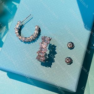 Lyxig utsökta smyckesdesigner kvinnor diamantörhängen mode 925 silver smycken öron studs av hög kvalitet kvinnor cirkulära örhängen valentin gåva med låda