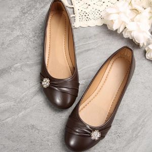 Lässige Schuhe Blumenflächen flache Frauen Sandalen gemütlich weiche Wanderdesigner 2024 Frühlingskleid Retro Pu Leder Mujer Zapatos
