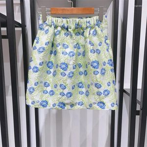 スカート2024年春と夏の女性グリーン3次元の花の短いスカート