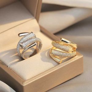 2 pezzi Anelli da sposa 2023 Nuovi anelli di apertura a croce zircone a micro europeo e americano per ragazze gotiche gioielli di lusso