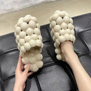 Terlik terlik kadın erkekler eva sevimli kabarcık top slaytlar sandalet yaz kapalı masaj açık ayakkabı kapalı ayak parmağı antislip moda tasarımcı