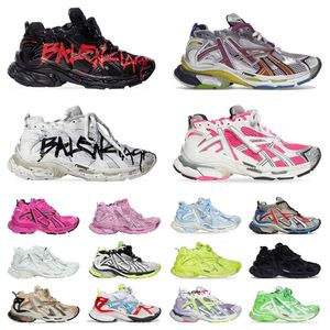 Ankomstspår nya löpare 7 7.0 designer skor för män kvinnor graffiti svart vit grå rosa röd brun belenciaga färgglada belanciagass sko sneakers tränare tränare