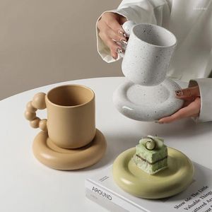 Tazze tazze da caffè in ceramica nordica con piattino fatti fatti fatti fatti da tè torta vassoio piatto da dessert per la colazione domestica bevande latte