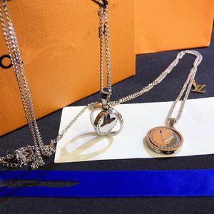 Luxury Brand Designer Pendants Necklaces Round inlay Crystal Rhinestone Silver Stainless Steel Letter Choker Pendant Necklace Chain Jewelry Accessories Gifts