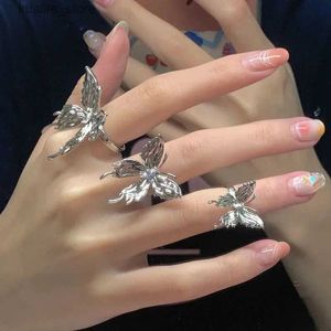 Cluster Rings Liquefied Butterfly Opening Female Ins Niche Design Pleated Cold Wind Dark Series Light Luxury Advanced Ring L240402