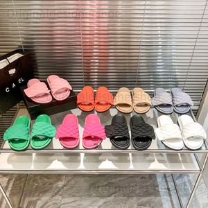 Slippers Platform Designer Slipper Luxuoso Sandles Men Pool Ponte de piscina Comfort Slides Plataformas Sandália para mulher Sapatos femininos de verão de couro real com caixa T2