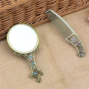 1pcs/set Women Chic Retro Vintage Pocket Mirror Compact Make-up-Make-up-Make-up-Kamm-Set-Hand-Make-up-Bronze ausgehöhlt