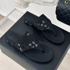 24ss bayan thongs terlik slingbacks elbise ayakkabı desinger tıknaz topuklu sandallar Strass katırları ile mektup klasik siyah gümüş gündelik ayakkabı lüks açık açık plaj ayakkabı