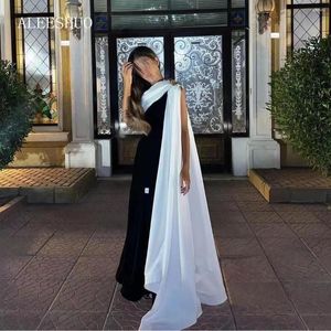 Partykleider Aleeshuo moderner Schwarz -Weiß -Abschlussball Long Cape Sleeve Maid of Honor formale Abendkleider Zipper Rücken Saudi -Arabisch