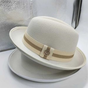 Wide BriM Hats Bucket Derby Hut Herren Fedora Womens und Party Winter Elastic Band Jazz Church Großhandel YQ240403