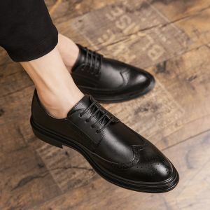Sapatos casuais de chinelos masculinos Brock Oxford vintage apontou sapatos oficiais da primavera e outono 2022 New Business Classic Men's Shoes