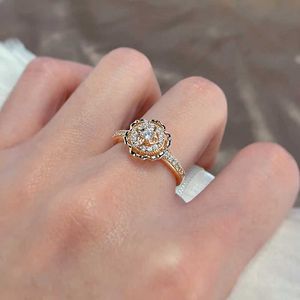 Anelli nuziali da 2 pezzi Kinel Hot 585 Anelli in oro rosa Fashion Flower Rose Natural Zircone Ring per donne Regali di cristallo quotidiano gioielli da sposa fine vintage