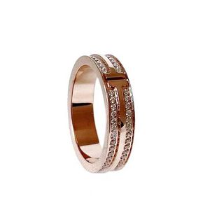 Marca de designer versão alta versão v-Gold tff duplo t completo anel de diamante sem diamantes 18k Rose Gold Light Luxury Fashion Casal com logotipo