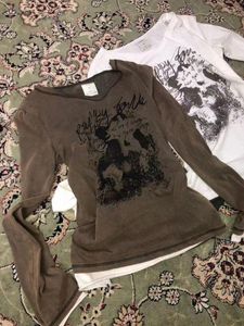 女性のTシャツ韓国のファッションゴス女性ハラジュクグランジ長袖トップティーカジュアルな美観冬の服