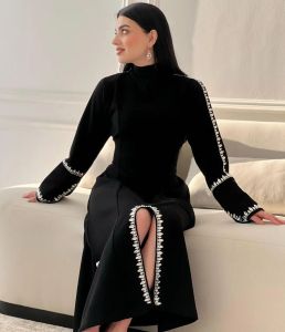 Tofflor fashionevane svart front slits prom klänningar saudiarabien kvinnor bär hög krage rhinestone långa ärmar kväll formella klänningar