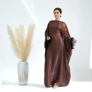 Roupas étnicas 2024 Moda Islâmica Feather Fechada abayas Mulheres Vestido Muçulmano Turquia Dubai Abaya Modest com Cinturão de Tie Interior