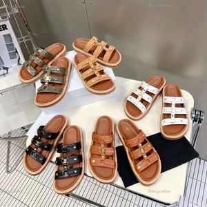 Lüks Tasarımcı Ayakkabı Sandal Termeri Yaz Selinler Sandale Bayan Gündelik Ayakkabı Yüksek Kaliteli Deri Loafer 2024 Yeni Slayt Moda Düz Kahverengi Mule Açık Plaj Lady