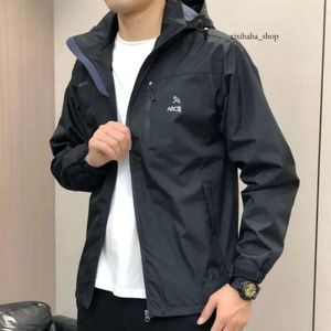 Arc Jacket Mens Designer Hoodie Tech Nylon Waterproof Zipper Jackets Högkvalitativ lättrock utomhussport Män rockar 2023 879