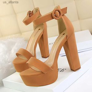 Scarpe eleganti Fashion Women Pompes Sandals Summer Platform Fickle Strap PU 13,5 cm tacco quadrato in stile coreano in stile coreano H240403OF9G