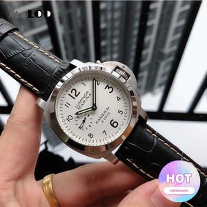 メンズ用の高級時計デザイナーウォッチウォッチウォッチメカニカル自動サファイアレザーストラップ44mm 13mmスポーツ腕時計エラックウェン
