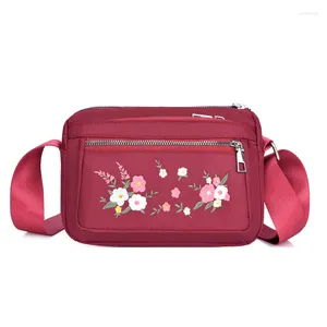 ショルダーバッグファッションシンプルなクラシックトレンドフローラル刺繍ナイロン防水女性クロスボディバッグ汎用性の高い財布とハンドバッグ