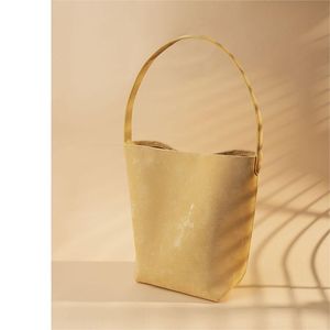 Женская большая сумка из натуральной кожи, новинка 2024 года, китайская сумка на одно плечо, большая вместительная сумка для покупок, сумка для отдыха под мышками, пригородная сумка, роспись тушью, дизайнерский желтый от руки