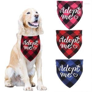 Hundkläder Bandanas Adopt Me Plaid Justerbara haklappar för hundar Cat Pet Scarf Accessories