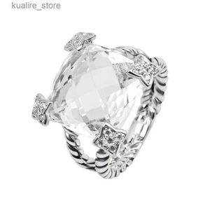 Ringos de cluster 15mm CUSHION CUNCO CUNDO CZ Branco Ring Ring elegante chique em jóias de anel de torção de 4 estrelas para mulheres Acessório de jóias de moda L240402