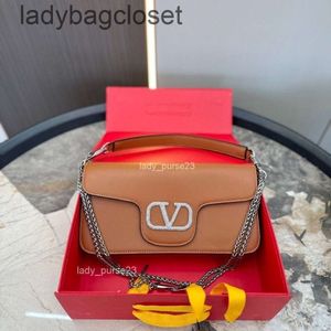 チェーンリトルVBuckle ValentenoショルダーバッグVlogo Lady Miniloco Cowhide Handheld Classic Bags Leather 2024 One New Womens Straddle Fashion Metal Purse Leather IG61