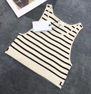 Ubrania zbiornikowy damski designer designerski czarny biały liter
