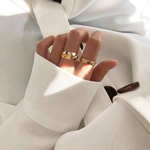 Ringos de ouro do anel de designer masculinos para especificações femininas de aço de titânio de padrão cruzado de diamante largo e estreito com aço de titânio com jóias de luxo de 18k Gold 6mm 9mm