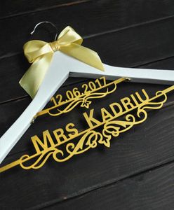 Personlig bröllophängare med datum brud anpassad namn klänning gåva brudtärna med bowknot 2107021000071