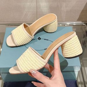 2024 Summer Nuovo arrivo Women Women Round Cuffio Slifori Designer Resignati di alta qualità in stile Braccia Abito Slipisti Domande Designer Designer Scarpe